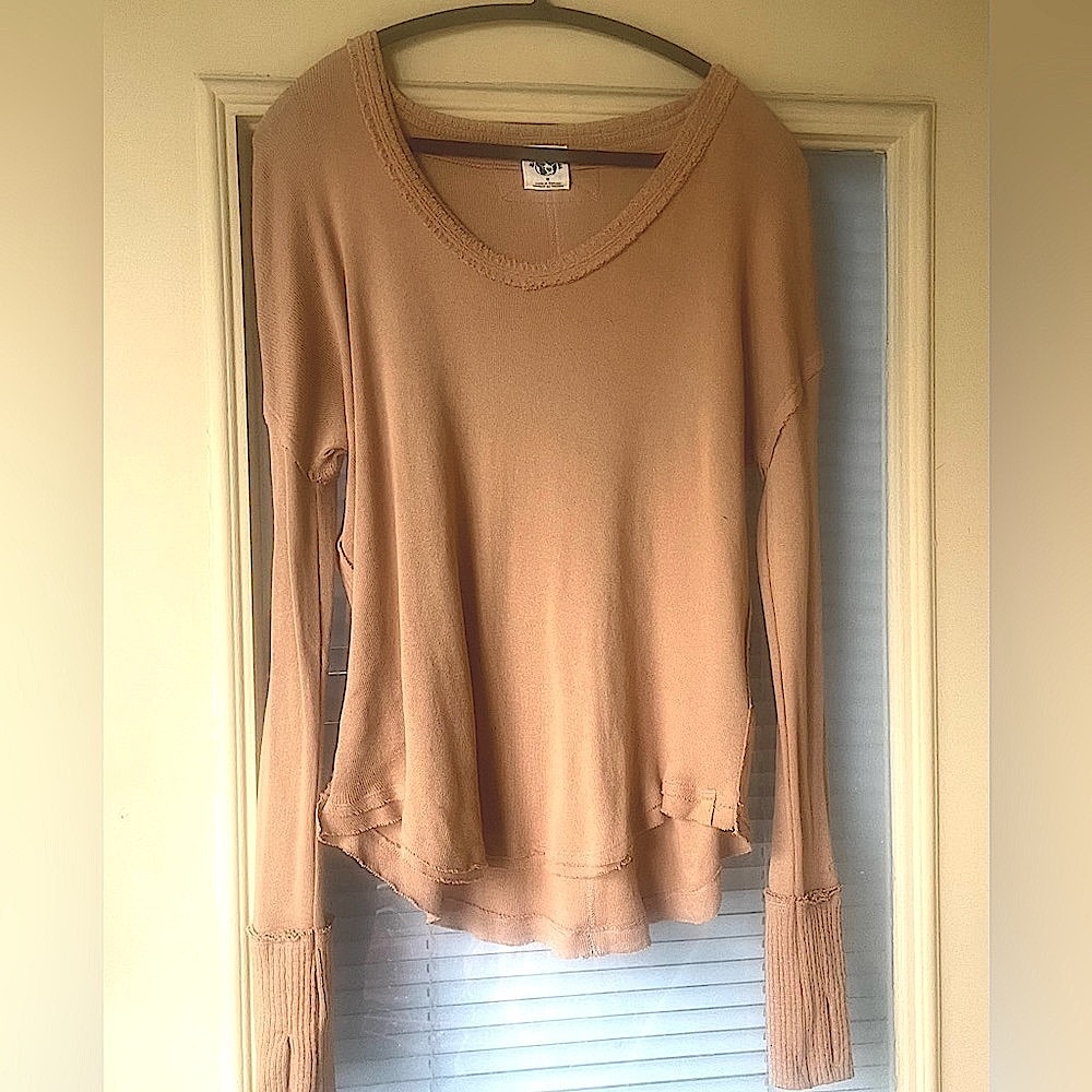 NWOT FREE PEOPLE LONG SLEEVED COTTON TOP